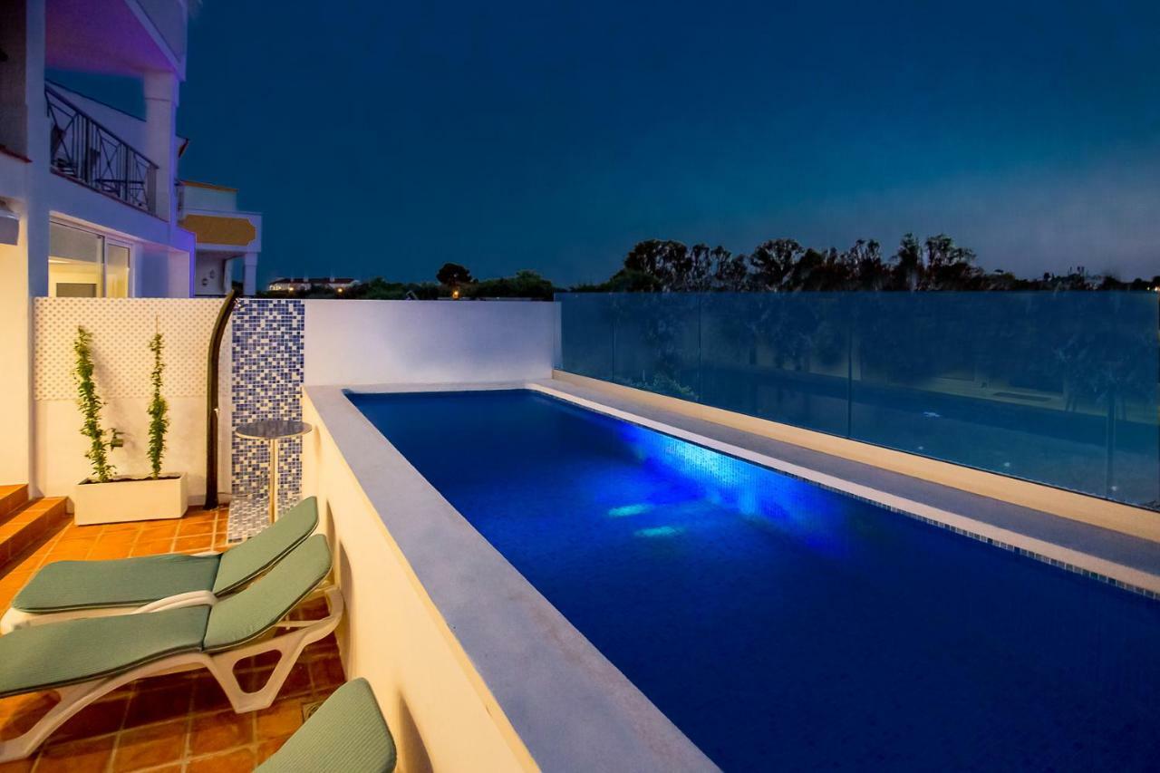 Luxury Apartments With Private Swimming Pool มาร์เบยา ภายนอก รูปภาพ