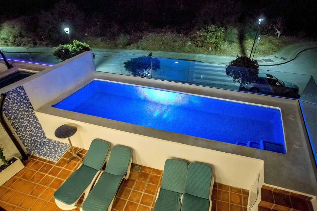 Luxury Apartments With Private Swimming Pool มาร์เบยา ภายนอก รูปภาพ