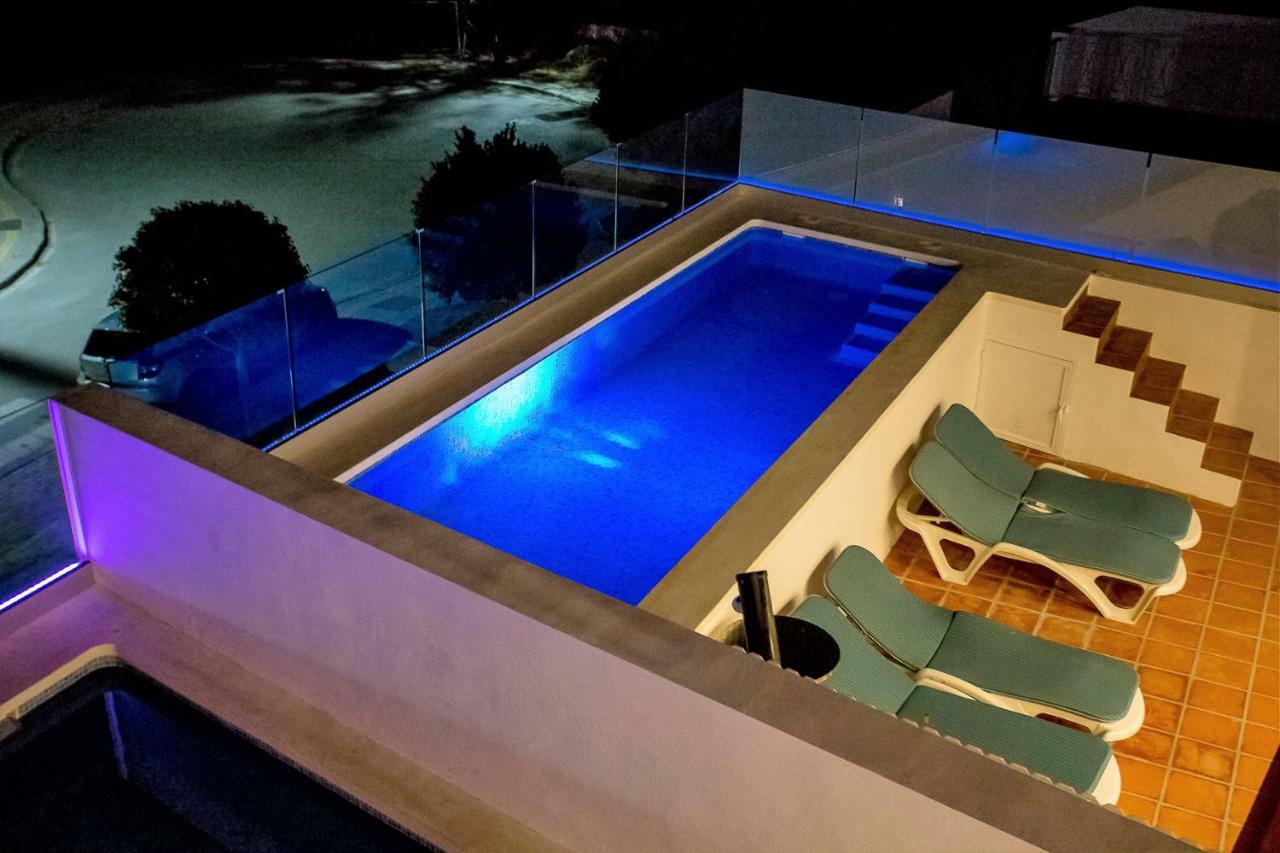 Luxury Apartments With Private Swimming Pool มาร์เบยา ภายนอก รูปภาพ
